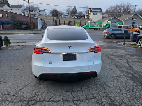 Used 2020 Tesla Model Y Long Range image 6