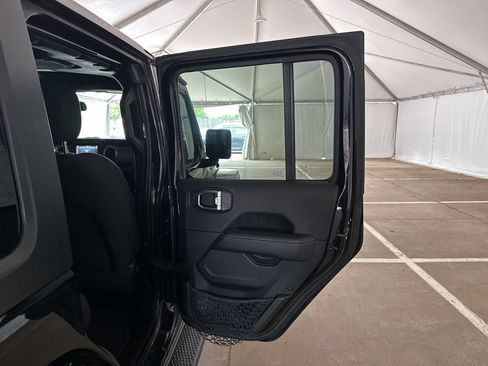 Used 2020 Jeep Wrangler Unlimited Sahara AWD/4WD image 17