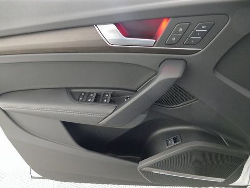 Certified 2025 Audi Q5 2.0T Premium Plus image 10