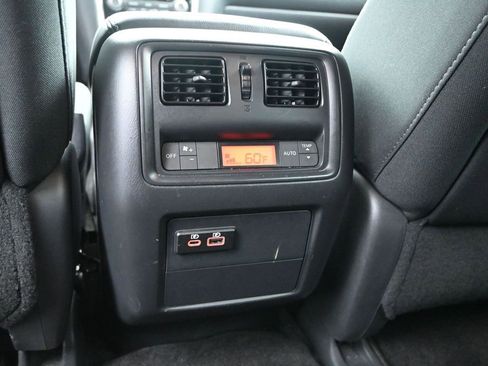 Used 2020 Nissan Pathfinder SV image 14