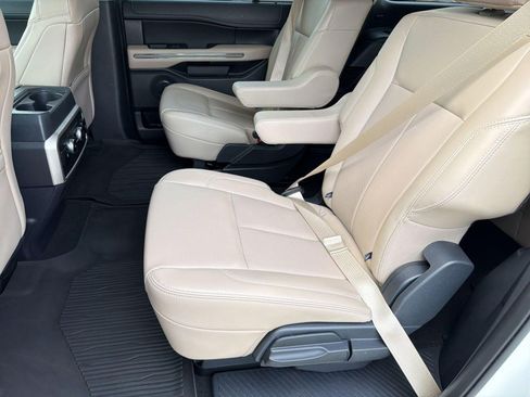Used 2024 Ford Expedition Max XLT image 15