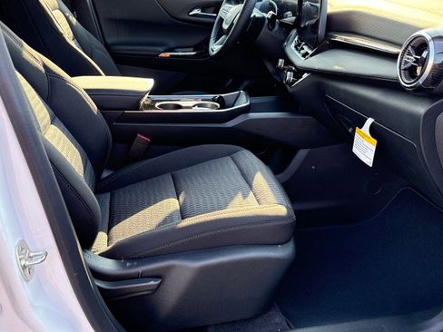 New 2025 Chevrolet Equinox LT image 9