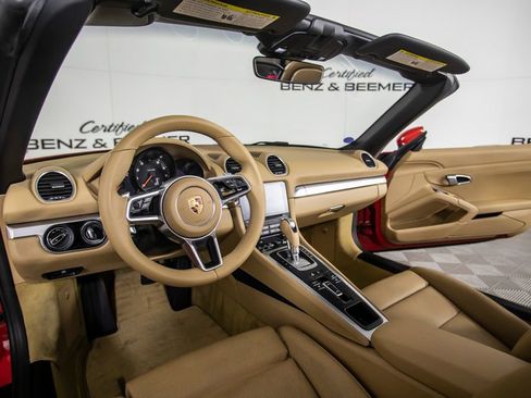 Used 2017 Porsche 718 Boxster RWD image 23