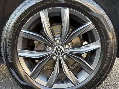Used 2022 Volkswagen Tiguan SE FWD image 13