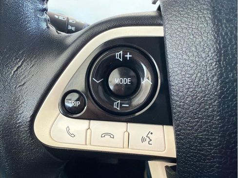 Used 2016 Toyota Prius Three FWD image 17