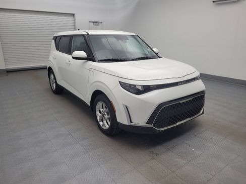 Used 2023 Kia Soul LX w/ LX Technology Package image 13