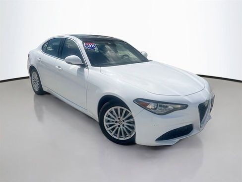 Used 2021 Alfa Romeo Giulia Sprint w/ Sun & Sound Package image 2