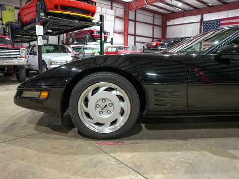 Used 1991 Chevrolet Corvette Coupe RWD image 3