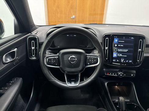 Used 2019 Volvo XC40 T5 R-Design AWD/4WD image 8