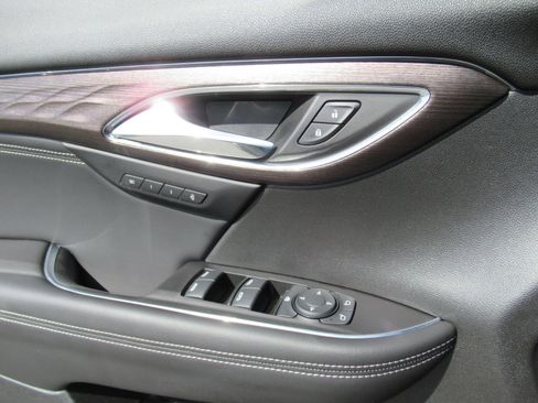 Used 2023 Buick Envision Avenir FWD image 21