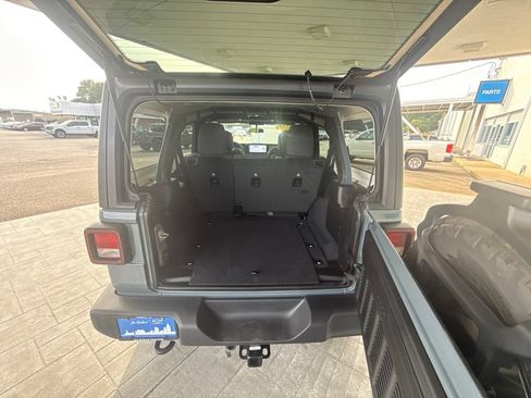 Used 2025 Jeep Wrangler Unlimited Sport AWD/4WD image 27