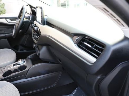 Used 2021 Ford Escape SE w/ SE Sport Appearance Package image 13