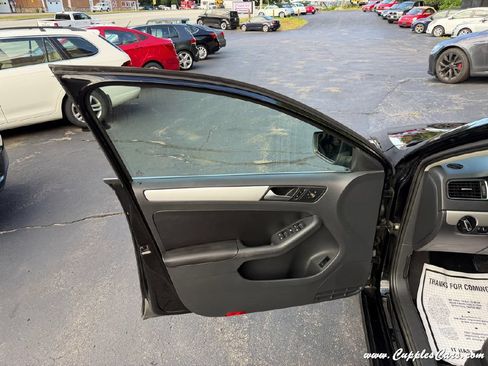 Used 2012 Volkswagen Jetta SEL FWD image 5