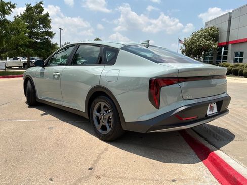 Used 2025 Kia K4 FWD image 8
