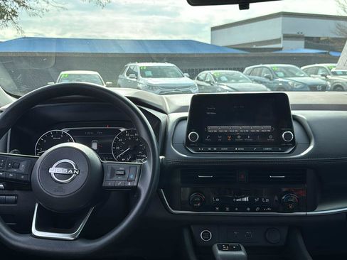 Used 2023 Nissan Rogue SV image 7