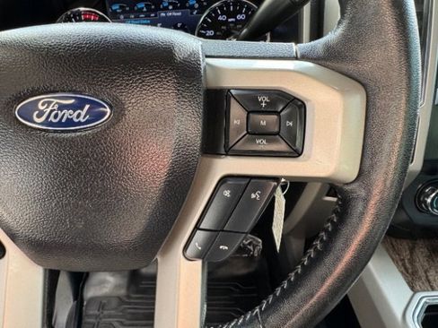 Used 2019 Ford F350 Lariat image 27