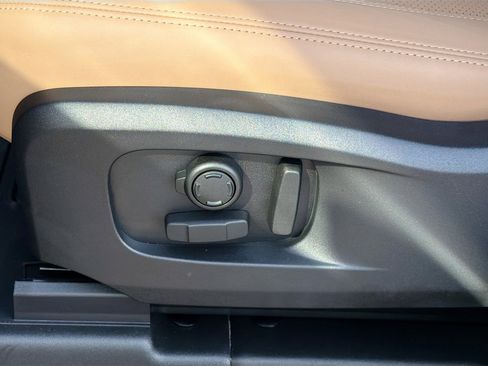 New 2026 Land Rover Defender 110 X-Dynamic SE image 24