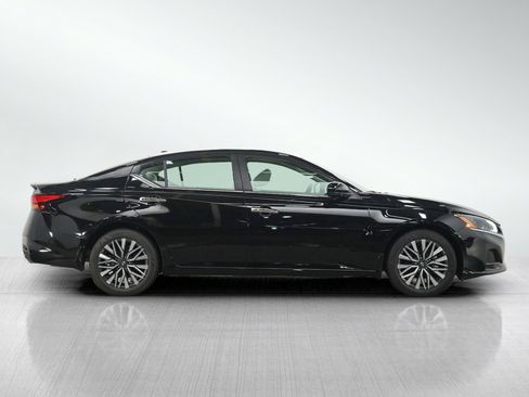 Used 2025 Nissan Altima 2.5 SV w/ SV Premium Package FWD image 6