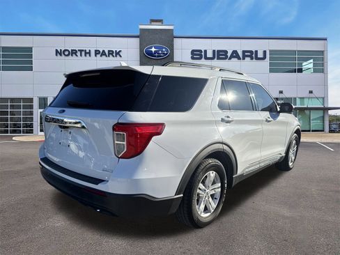 Used 2020 Ford Explorer XLT image 3