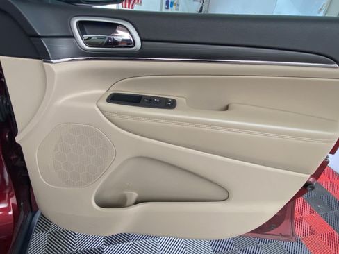 Used 2021 Jeep Grand Cherokee Limited AWD/4WD image 7