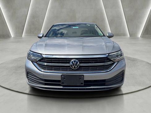 Used 2024 Volkswagen Jetta SE FWD image 2