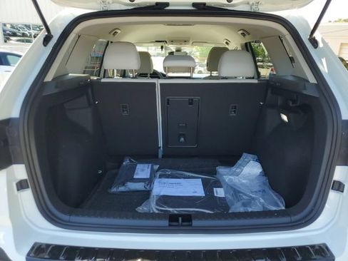 New 2026 Volkswagen Taos SE FWD image 8