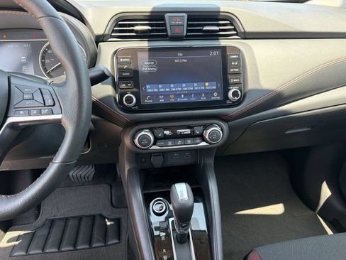 Used 2025 Nissan Versa SR FWD image 17