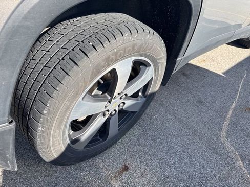 Used 2019 Chevrolet Traverse LT w/ LT Premium Package AWD/4WD image 9