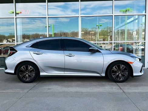 Used 2017 Honda Civic EX image 8