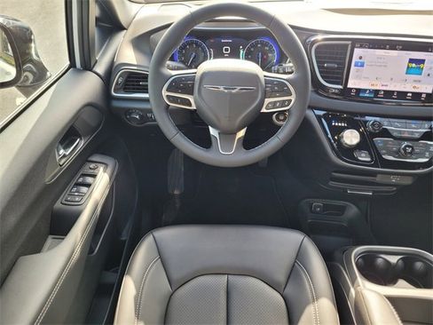 New 2026 Chrysler Voyager LX image 13