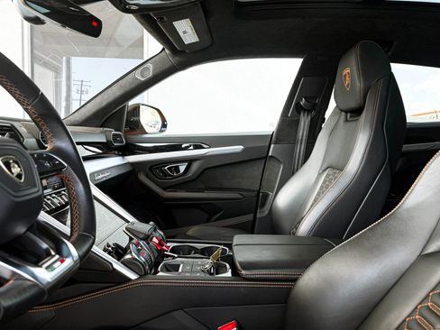 Used 2021 Lamborghini Urus image 23