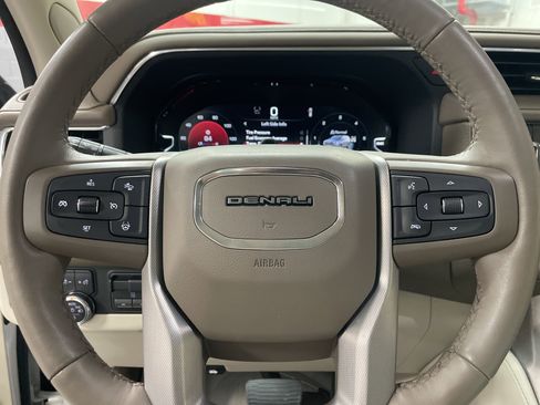 Used 2024 GMC Yukon Denali w/ Advanced Technology Package AWD/4WD image 18