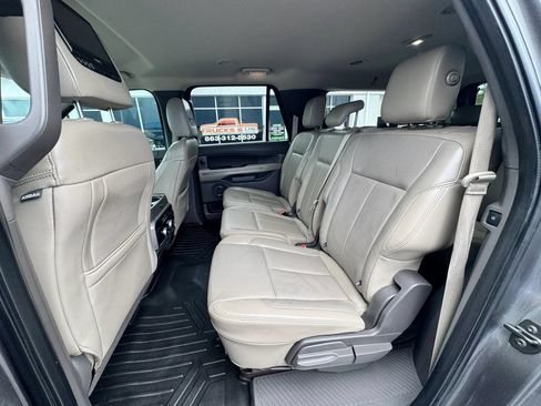 Used 2018 Ford Expedition Max XLT w/ Equipment Group 202A RWD image 12