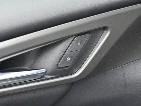 Used 2024 Chevrolet Traverse LT w/ LPO, Floor Liner Package FWD image 10