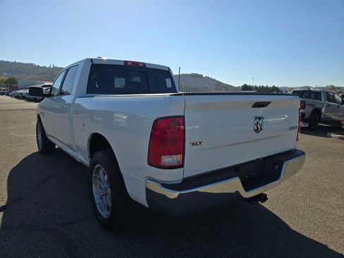 Used 2017 RAM 1500 Classic SLT AWD/4WD image 9