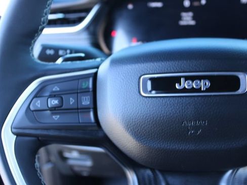 Used 2025 Jeep Grand Cherokee L Altitude AWD/4WD image 19