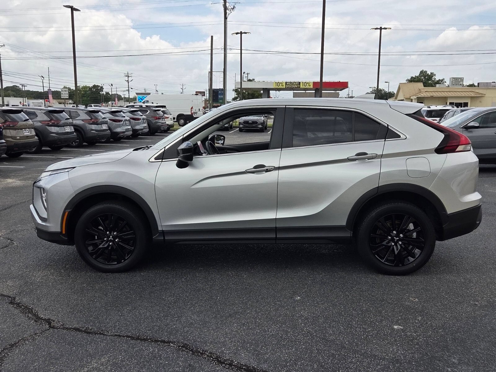 Used 2024 Mitsubishi Eclipse Cross LE AWD/4WD image 4