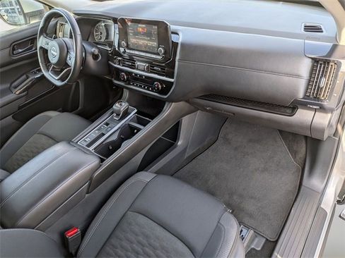 Certified 2024 Nissan Pathfinder SV image 32