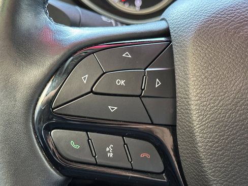 Used 2021 Jeep Cherokee Latitude Plus FWD image 30