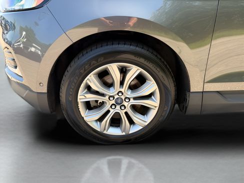 Used 2019 Ford Edge Titanium w/ Equipment Group 301A AWD/4WD image 29