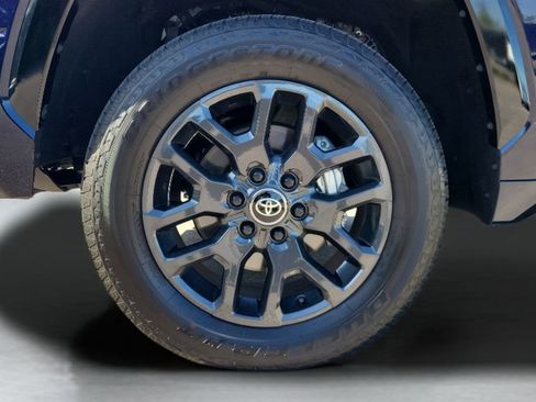 Used 2025 Toyota Tundra Platinum AWD/4WD image 27
