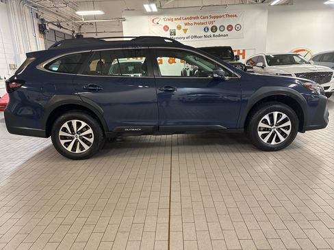 Used 2023 Subaru Outback AWD/4WD image 1