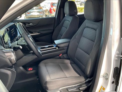 Used 2025 Chevrolet Equinox LT image 6