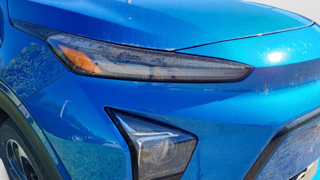 Used 2023 Chevrolet Bolt EUV Premier w/ Sun & Sound Package FWD image 9