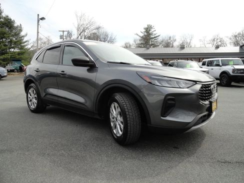 Certified 2023 Ford Escape Active AWD/4WD image 3