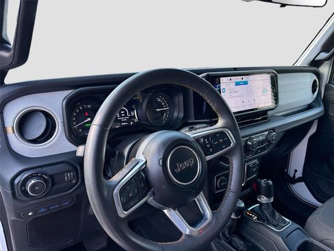 Used 2024 Jeep Wrangler Unlimited Sahara AWD/4WD image 9