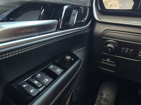 Used 2023 Jeep Wagoneer Series III w/ Convenience Group I AWD/4WD image 23