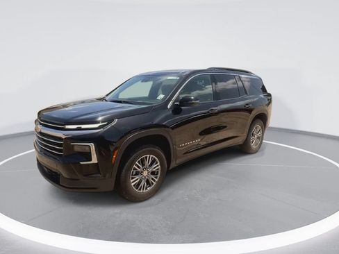Used 2025 Chevrolet Traverse LT AWD/4WD image 4