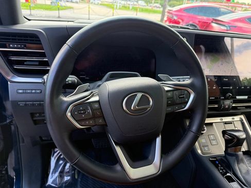 Used 2025 Lexus GX 550 AWD/4WD image 12