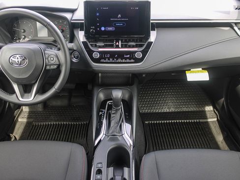 Used 2025 Toyota Corolla SE w/ Convenience Package image 13